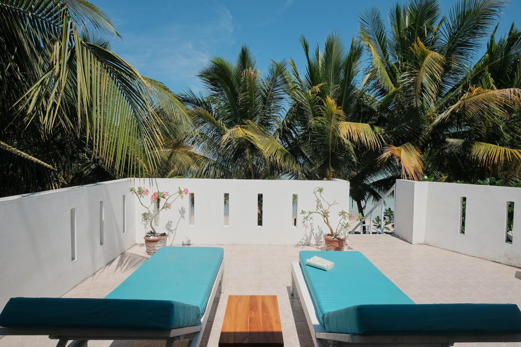 Myamo Beach Lodge Jereweh Εξωτερικό φωτογραφία